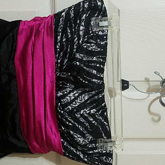 Dresses - Picture 5 of 5